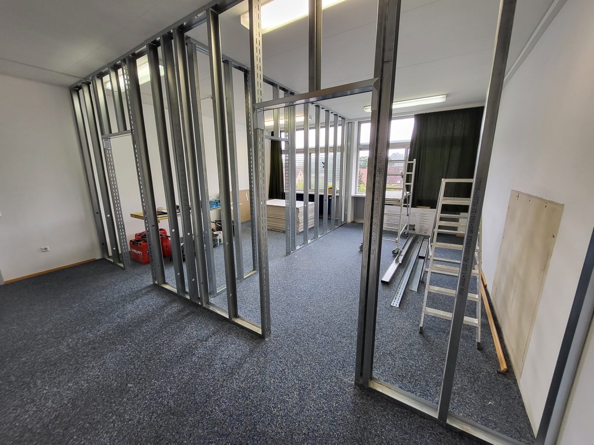 Ständerwerk aus Metallprofilen für neue Trennwände